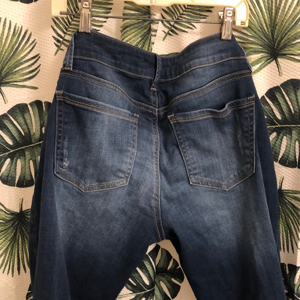 Perfectly-distressed jeans💙